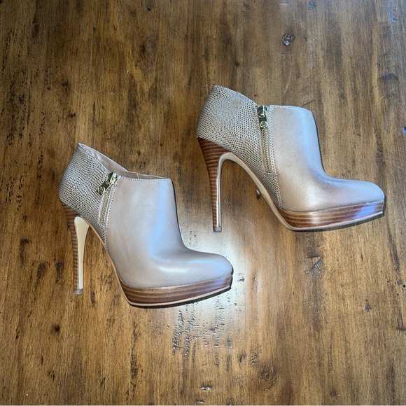 Michael Kors York Dark Dune Stiletto Heel Platform Leather Ankle Bootie Size 5.5 - Picture 7 of 13